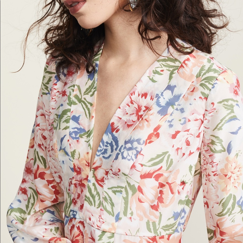 Rixo Camellia dress made out of soft and luxurious silk - Picture 2 of 11